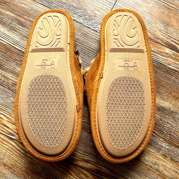 BN Never Worn Leopard Print Plush Slippers With A Gold Chain Detail. - Picture 3 of 3